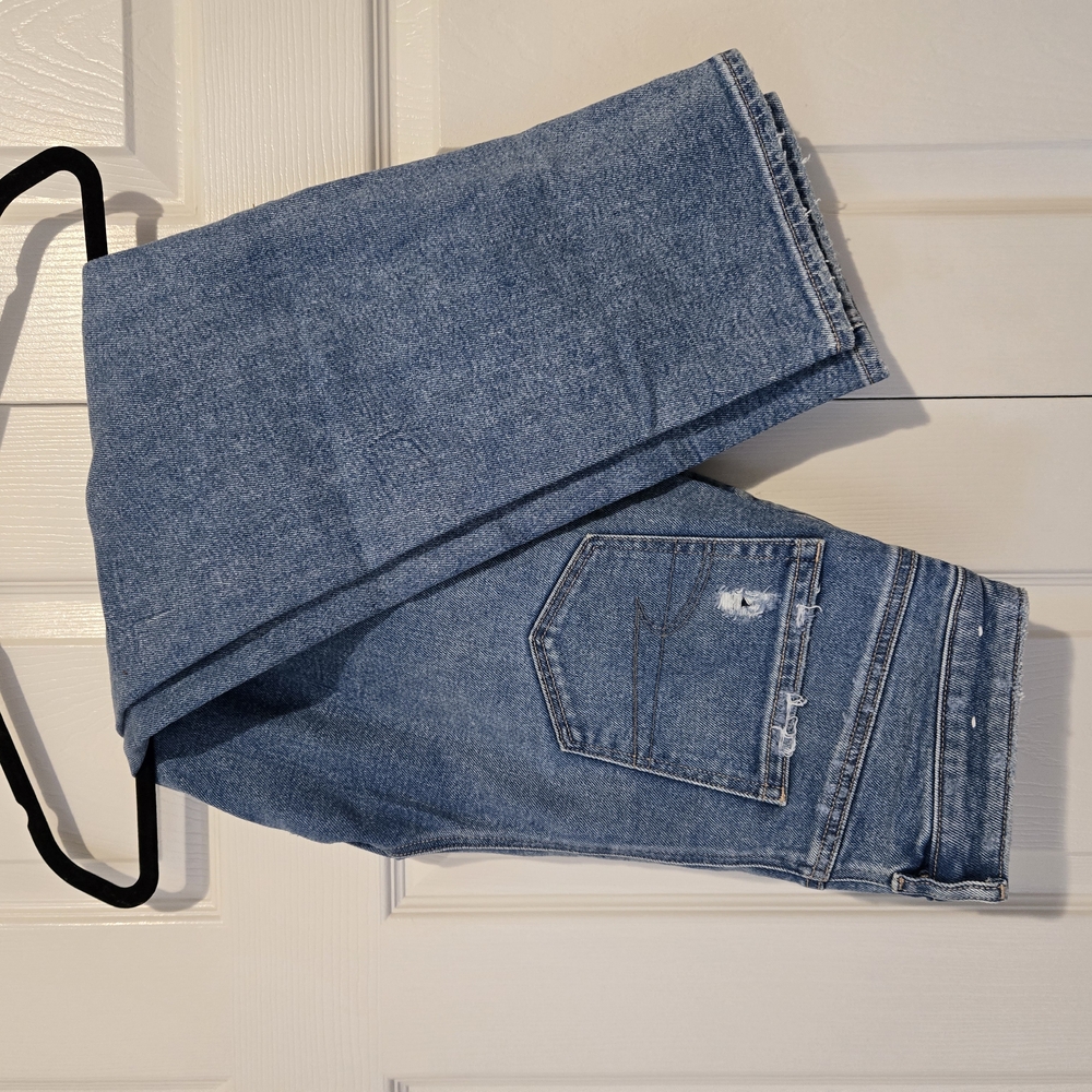 American Eagle Mom Straight Jean